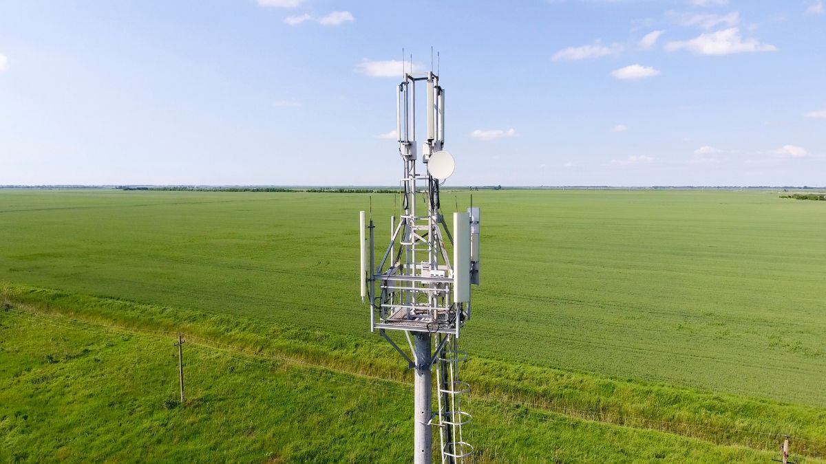 Cellular antenna standing in an open field